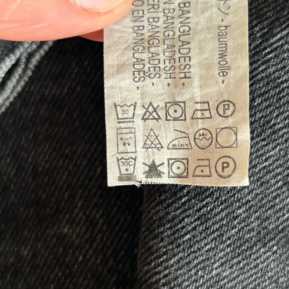 Zara Womens High Rise Denim Cutoff Shorts Size 6 Black Distressed Raw Hem Summer - Picture 6 of 16